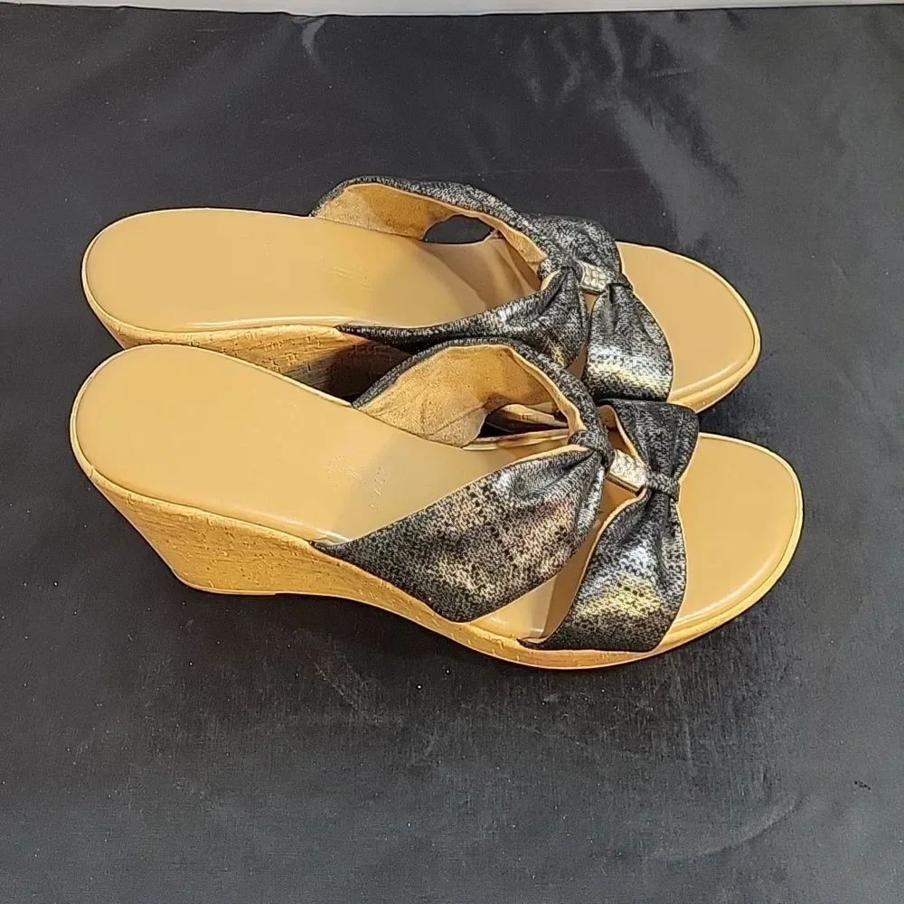 ITALIAN SHOEMAKERS WEDGE STYLE OPEN TOE  WOMEN"S METALLIC TWO TONE STRAP SANDAL